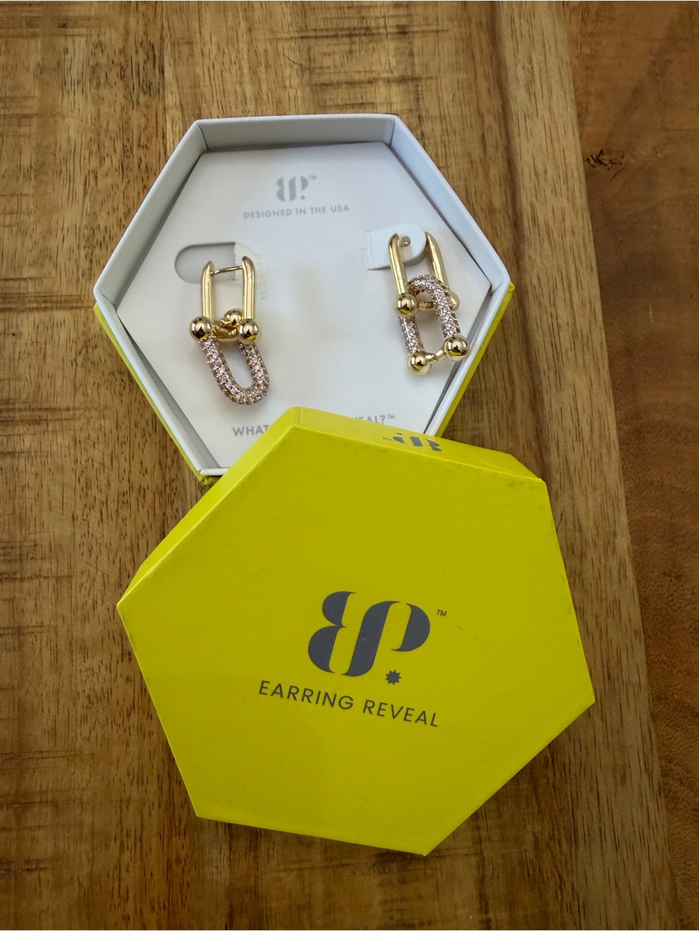 RARE UNICORN 🦄 rose quartz earrings on gold  NWT